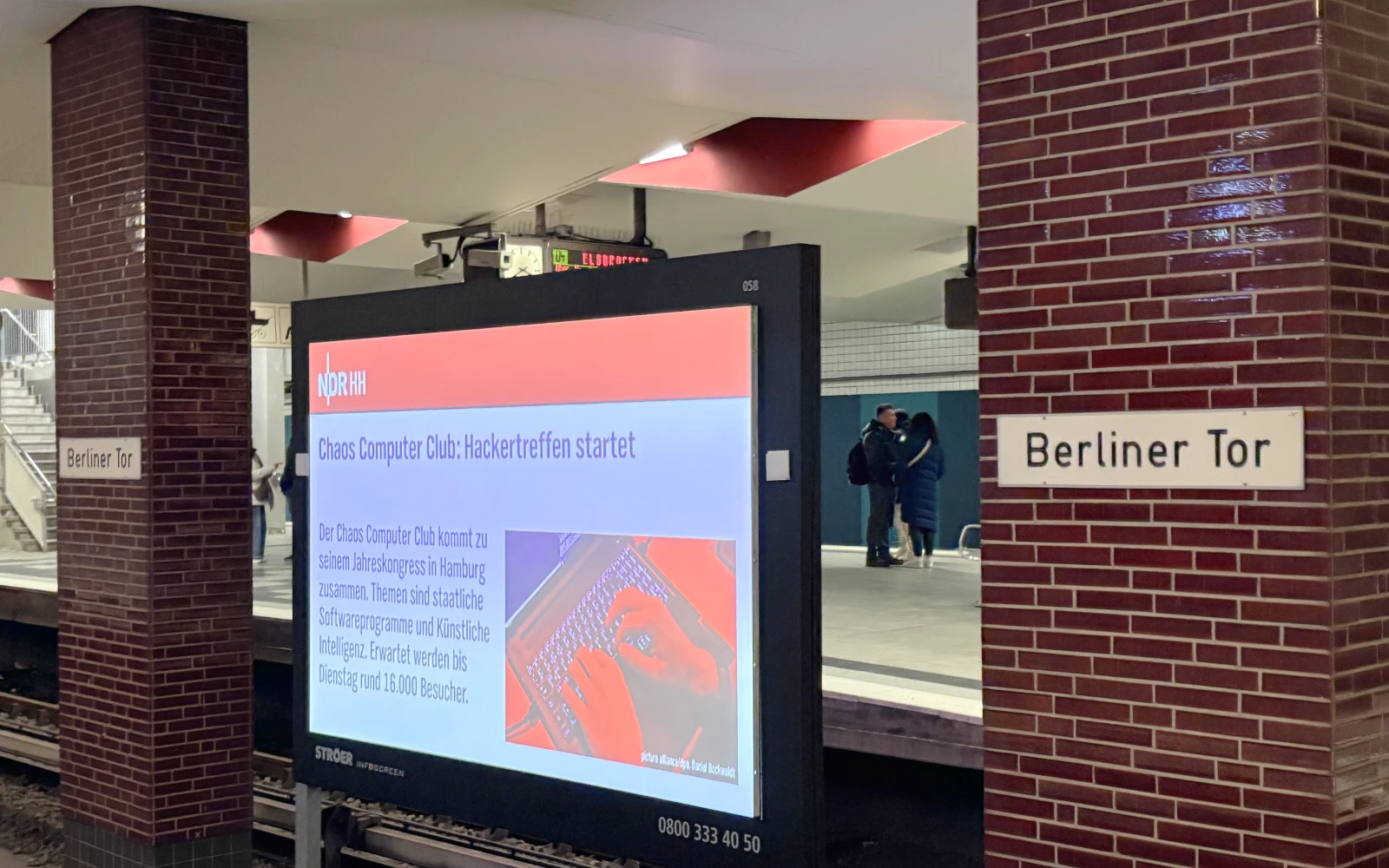 A larger flat screen at the U-Bahn station displaying information about 39C3 congress