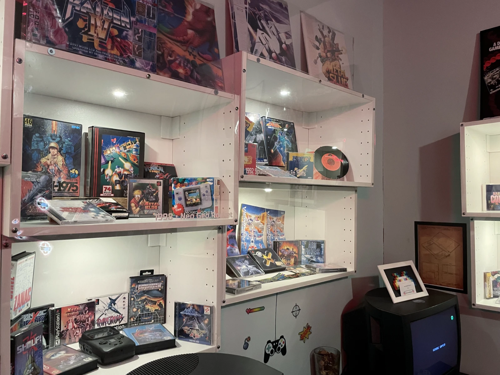 Neo Geo arcade system.