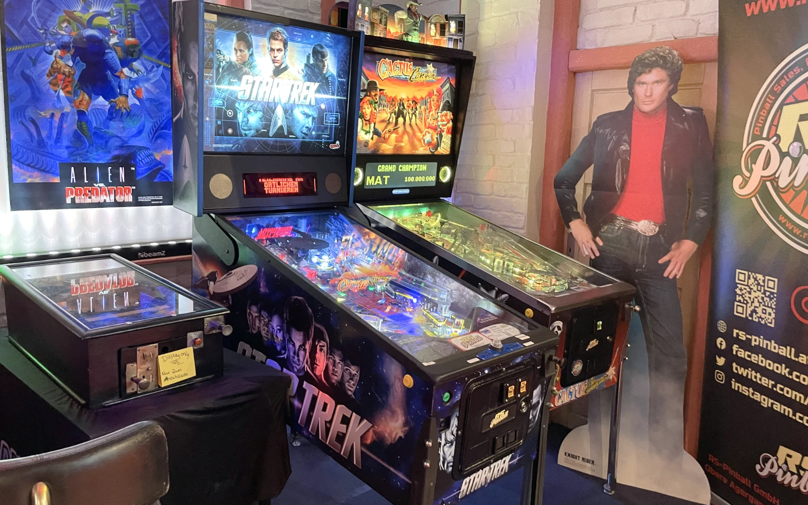 Pinball machine with Hasselhoff theme.